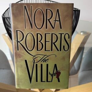 The Villa by - Nora Roberts